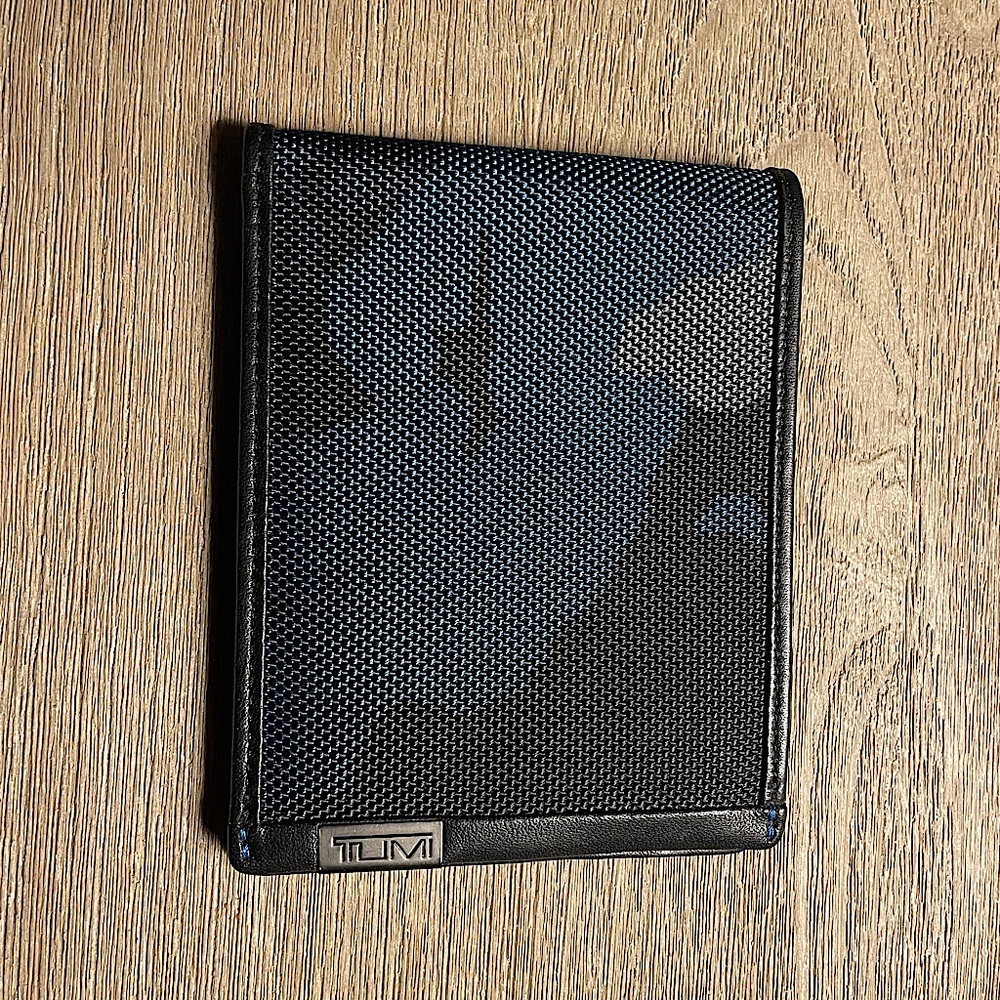 Tumi: Camo Large Wallet NWOT never used